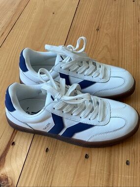 COB Culture of Brave Fearless White Leather Purple Wing Sneakers Sz 38